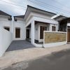 Rumah Baru Putih Limasan Modern Jakal km 13 dekat PPPG Kesenian