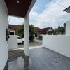 Rumah Baru Putih Limasan Modern Jakal km 13 dekat PPPG Kesenian