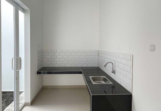 Rumah Baru Putih Limasan Modern Jakal km 13 dekat PPPG Kesenian