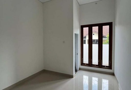 Rumah Baru Putih Limasan Modern Jakal km 13 dekat PPPG Kesenian