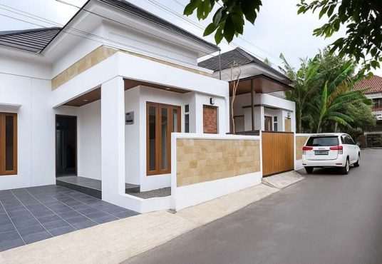 Rumah Baru Putih Limasan Modern Jakal km 13 dekat PPPG Kesenian