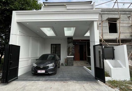 Rumah Mewah 2 Lantai Klasik Modern Dekat Stadion Maguwo
