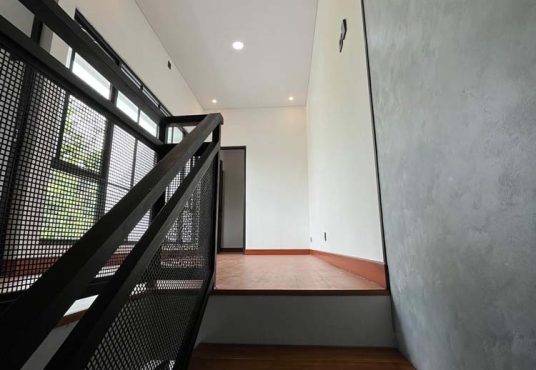 Rumah 2 Lantai Mezanin dekat Budi Mulia Tajem