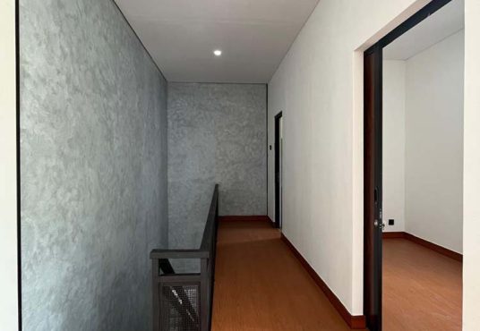 Rumah 2 Lantai Mezanin dekat Budi Mulia Tajem
