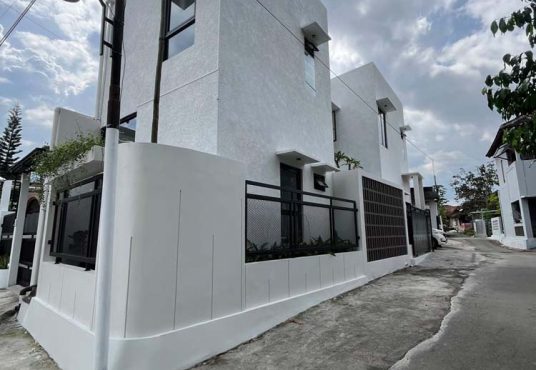 Rumah 2 Lantai Mezanin dekat Budi Mulia Tajem