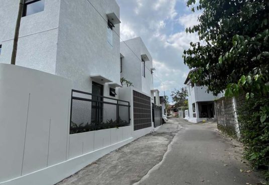 Rumah 2 Lantai Mezanin dekat Budi Mulia Tajem
