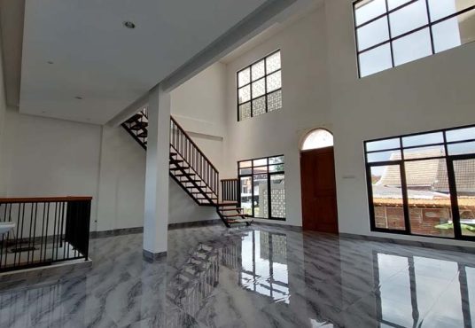 Rumah Mewah 3 lantai Kolam Renang di Palagan dekat UGM