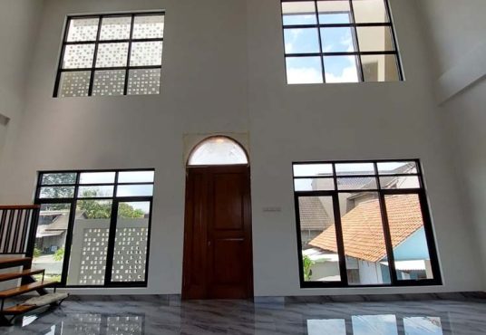 Rumah Mewah 3 lantai Kolam Renang di Palagan dekat UGM