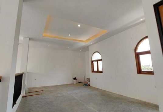 Rumah Mewah 3 lantai Kolam Renang di Palagan dekat UGM