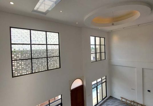 Rumah Mewah 3 lantai Kolam Renang di Palagan dekat UGM