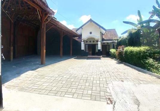 Rumah Klasik Luas dan Strategis di Jl. Wonosari Berbah