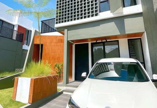 Rumah Cantik Modern Naturalis Estetik 2 Lantai di Sewon dekat Kampus ISI