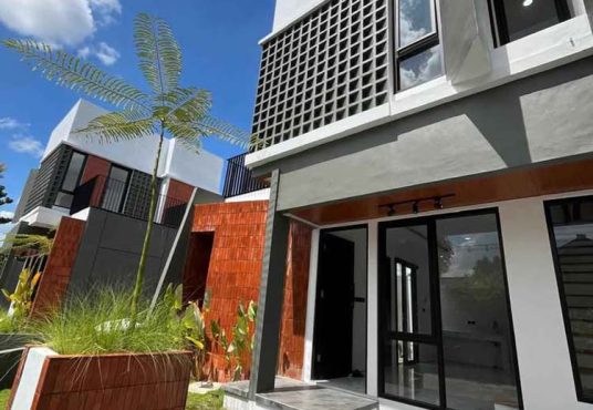 Rumah Cantik Modern Naturalis Estetik 2 Lantai di Sewon dekat Kampus ISI