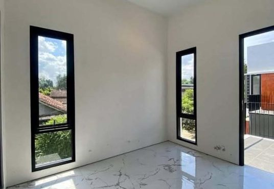 Rumah Cantik Modern Naturalis Estetik 2 Lantai di Sewon dekat Kampus ISI
