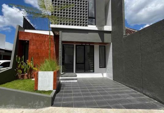 Rumah Cantik Modern Naturalis Estetik 2 Lantai di Sewon dekat Kampus ISI