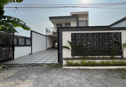 Rumah Mewah 2 Lantai Full Furnished Kolam Renang Di Tlogoadi Mlati Sleman