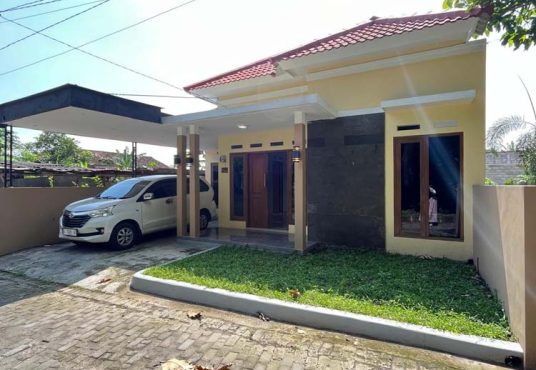 Rumah Cantik Limasan di Candi Gebang dekat Kampus UPN/AMIKOM
