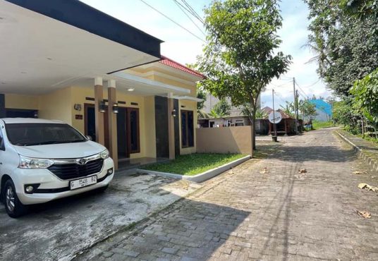 Rumah Cantik Limasan di Candi Gebang dekat Kampus UPN/AMIKOM