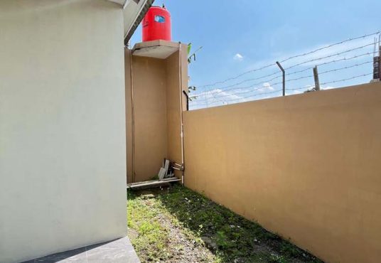 Rumah Cantik Limasan di Candi Gebang dekat Kampus UPN/AMIKOM