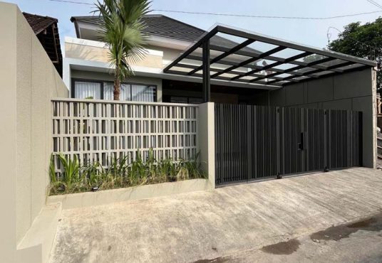 Rumah Cantik Tanah Luas Design Industrial Modern Purwomartani