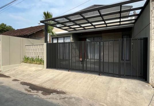 Rumah Cantik Tanah Luas Design Industrial Modern Purwomartani