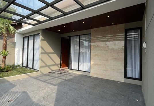 Rumah Cantik Tanah Luas Design Industrial Modern Purwomartani