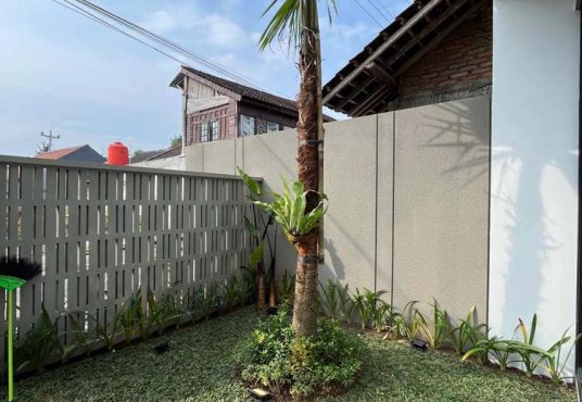 Rumah Cantik Tanah Luas Design Industrial Modern Purwomartani