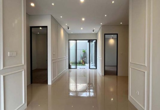 Rumah Cantik Tanah Luas Design Industrial Modern Purwomartani