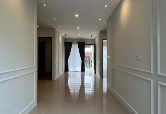 Rumah Cantik Tanah Luas Design Industrial Modern Purwomartani