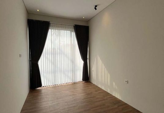 Rumah Cantik Tanah Luas Design Industrial Modern Purwomartani