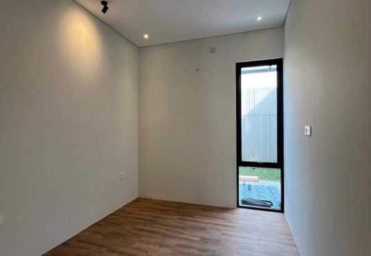 Rumah Cantik Tanah Luas Design Industrial Modern Purwomartani
