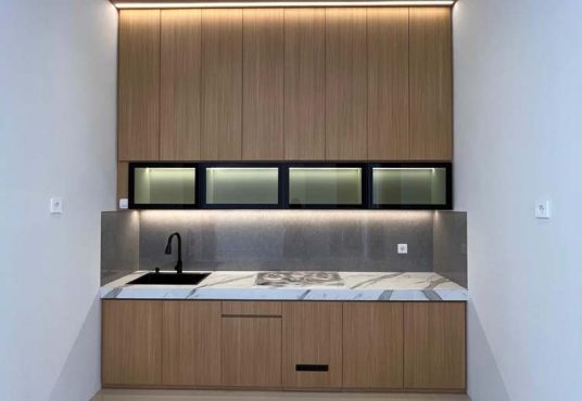 Rumah Cantik Tanah Luas Design Industrial Modern Purwomartani