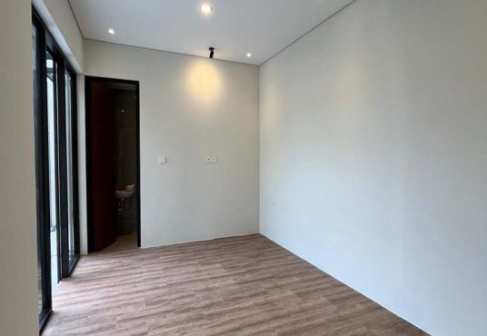 Rumah Cantik Tanah Luas Design Industrial Modern Purwomartani