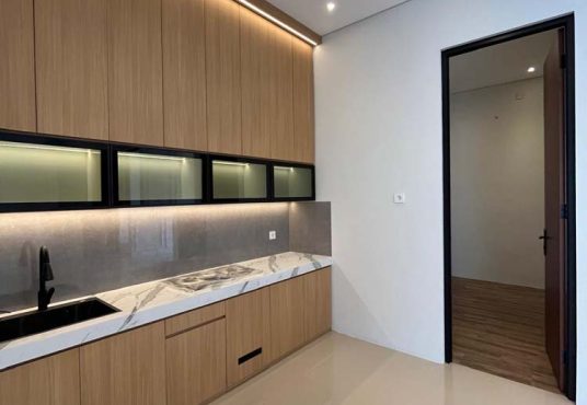 Rumah Cantik Tanah Luas Design Industrial Modern Purwomartani