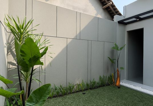 Rumah Cantik Tanah Luas Design Industrial Modern Purwomartani