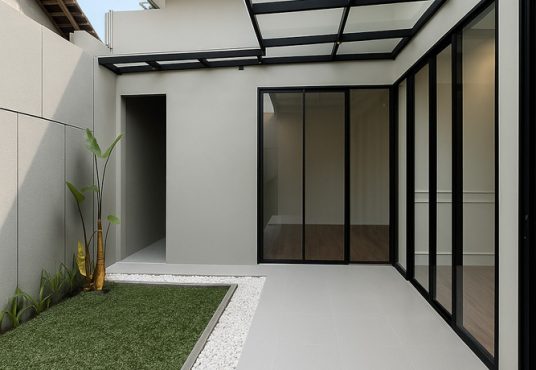 Rumah Cantik Tanah Luas Design Industrial Modern Purwomartani