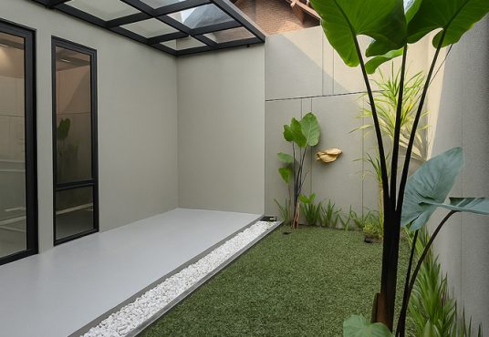 Rumah Cantik Tanah Luas Design Industrial Modern Purwomartani
