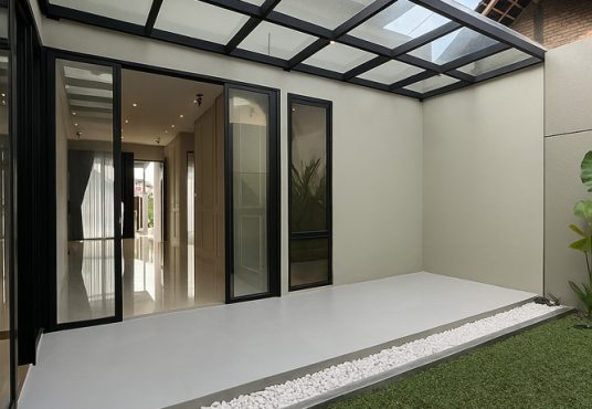 Rumah Cantik Tanah Luas Design Industrial Modern Purwomartani