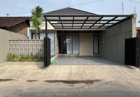 Rumah Cantik Tanah Luas Design Industrial Modern Purwomartani