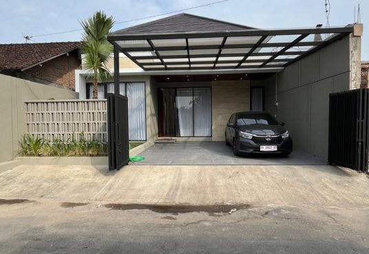 Rumah Cantik Tanah Luas Design Industrial Modern Purwomartani