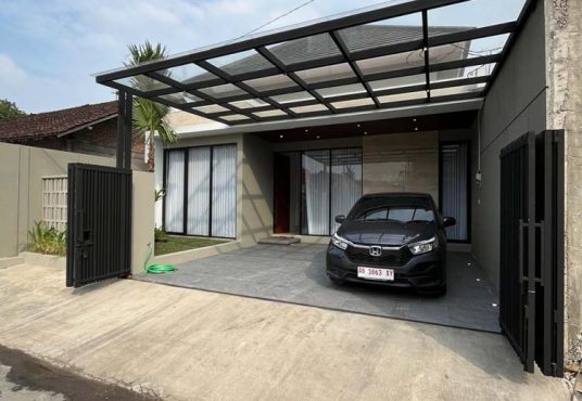 Rumah Cantik Tanah Luas Design Industrial Modern Purwomartani