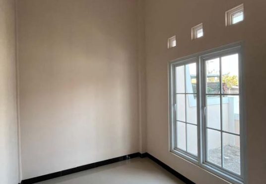 RUMAH MEWAH 2 LANTAI KLASIK MODERN  Strategis Tepi Jalan Aspal di Banguntapan Bantul