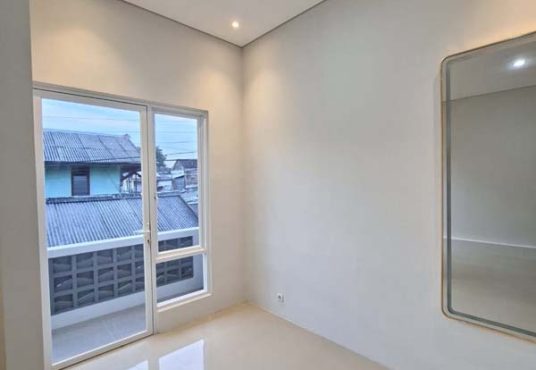Rumah Cantik 2 Lantai Lokasi Strategis Dekat UPN UGM & Pusat Kota Jogja