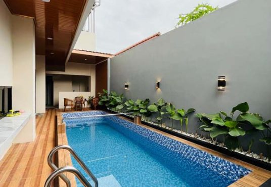 Rumah Mewah 2 Lantai Tanah Luas dengan Kolam Renang Pribadi di Maguwo
