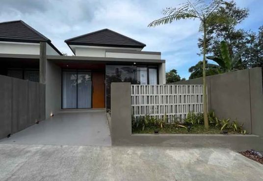 RUMAH CANTIK MODERN KEKINIAN Lokasi strategis di Jalan Kaliurang KM 13 dekat Kampus UII