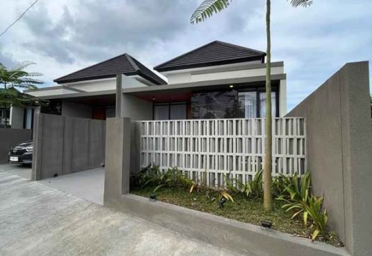 RUMAH CANTIK MODERN KEKINIAN Lokasi strategis di Jalan Kaliurang KM 13 dekat Kampus UII