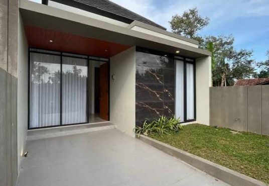 RUMAH CANTIK MODERN KEKINIAN Lokasi strategis di Jalan Kaliurang KM 13 dekat Kampus UII