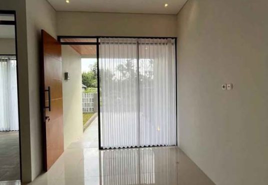 RUMAH CANTIK MODERN KEKINIAN Lokasi strategis di Jalan Kaliurang KM 13 dekat Kampus UII