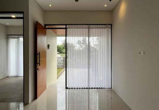 RUMAH CANTIK MODERN KEKINIAN Lokasi strategis di Jalan Kaliurang KM 13 dekat Kampus UII