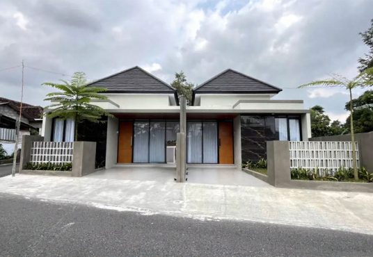 RUMAH CANTIK MODERN KEKINIAN Lokasi strategis di Jalan Kaliurang KM 13 dekat Kampus UII